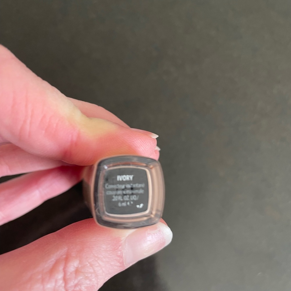 Bobbi brown concealer